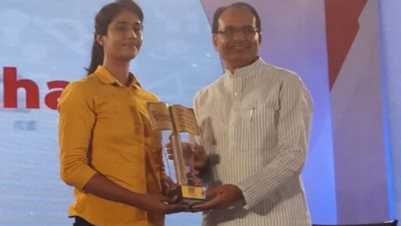 आंचल गंगवाल का एयरफोर्स में चयन 7 जून 2018 को हुआ था। आंचल ने 5 बार इंटरव्यू बोर्ड का सामना किया था और असफलता हाथ लगी। छठवीं प्रयास में उसे सफलता हाथ लगी थी। आंचल उस साल देश भर की उन 22 प्रतिभागियों में शामिल थी, जिसका चयन इस पद के लिए हुआ था। 