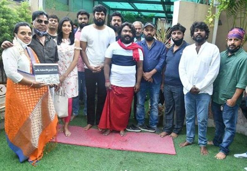 ಇನ್ನೊಂದು ಡಾರ್ಲಿಂಗ್ ಕೃಷ್ಣ ನಟನೆಯ ‘ಶ್ರೀಕೃಷ್ಣಃಜಿಮೇಲ್.ಕಾಂ’. ಗಿರಿಕೃಷ್ಣ ಹಾಗೂ ನಾಗಶೇಖರ್ ಈ ಚಿತ್ರಗಳ ನಿರ್ದೇಶಕರು. ಎರಡೂ ಸಿನಿಮಾಗಳಿಗೆ ಮುಹೂರ್ತ ನಡೆದಿದೆ.