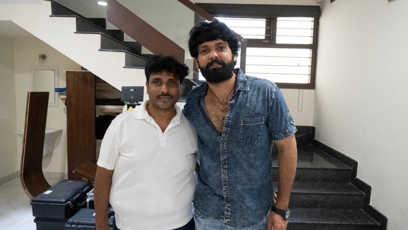ನಿರ್ಮಾಪಕ ಸಂದೇಶ್ ಎನ್ ಕ್ಯಾಮೆರಾ ಚಾಲನೆ ಮಾಡಿದರು. ‘ಕಿರಿಕ್ ಪಾರ್ಟಿ’ ಚಿತ್ರದಲ್ಲಿ ನಟನಾಗಿ ಕಾಣಿಸಿಕೊಂಡಿದ್ದ,