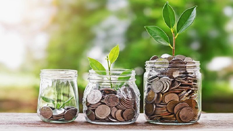 मेच्योरिटी पीरियड
इस स्कीम में मेच्योरिटी पीरियड 5 साल का का है। अगर कोई मेच्योरिटी से पहले अकाउंट से पैसे निकालना चाहता है, तो उसे एक साल तक इंतजार करना होगा। अकाउंट खोलने के 12 महीने बाद ही पैसे निकाले जा सकते हैं। इसके लिए पेनल्टी भी देनी पड़ती है। 