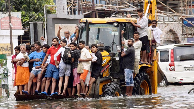यह तस्वीर सितंबर, 2019 की है, जब पटना डूब गया था।
