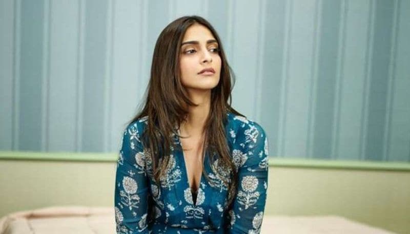 Industry grapevine suggests that Sonam is really unhappy with her cousin's relationship with Malaika. If reports are to be believed, Sonam has even advised Arjun to stay away from Arbaaz Khan's ex-wife.
