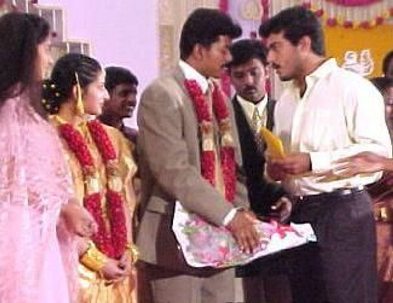 விஜய் திருமணத்தில் உற்ற நண்பனாய் வந்து நின்ற அஜித் 