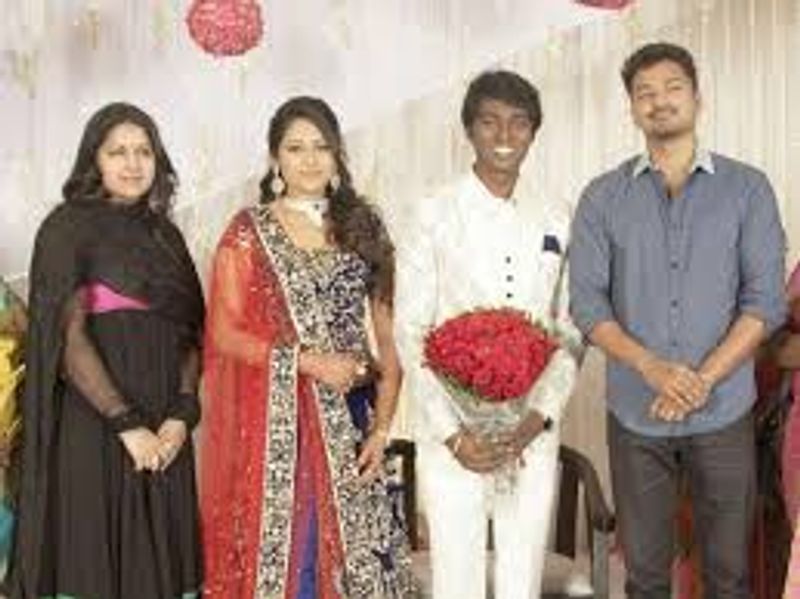 3 வெற்றிப்படங்களை கொடுத்த இயக்குனர் அட்லீ திருமணத்தில் விஜய் - சங்கீதா 