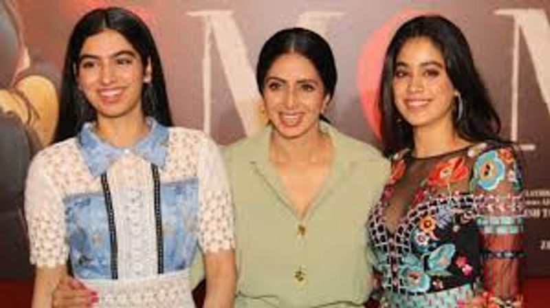 நடிகை ஸ்ரீதேவியின் மகள்கள் தான் ஜான்வி கபூர் மற்றும் குஷி கபூர் 