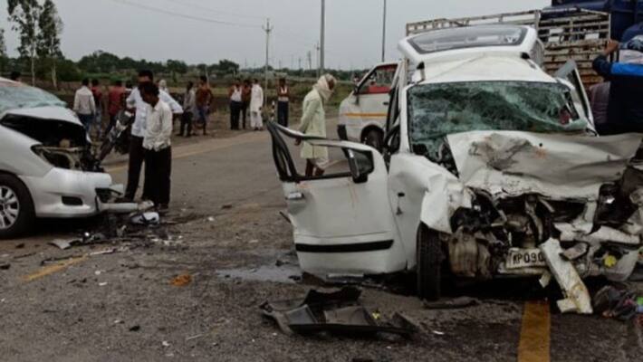 road accident at peddapalli district road accident at peddapalli district