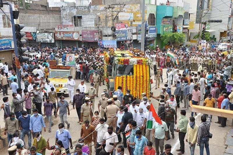 भारत और चीन की सेना के बीच एक बार नहीं तीन बार हिंसक झड़प हुई थी। ये झड़पें करीब 5-6 घंटे तक चलीं। भारत की तुलना में चीन के सैनिक ज्यादा था।