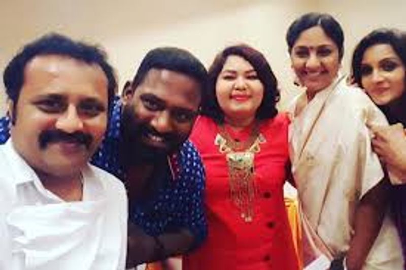 இவருக்கு ஆரம்பத்தில் இருந்தே ஜூலியை பிடிக்காது, அதே போல் தன்னுடைய கோவத்தை ஓவியா மீதும் காட்டியதால், குறைவான வாக்குகளை பெற்று இந்த நிகழ்ச்சியில் இருந்து வெளியேறினார்.