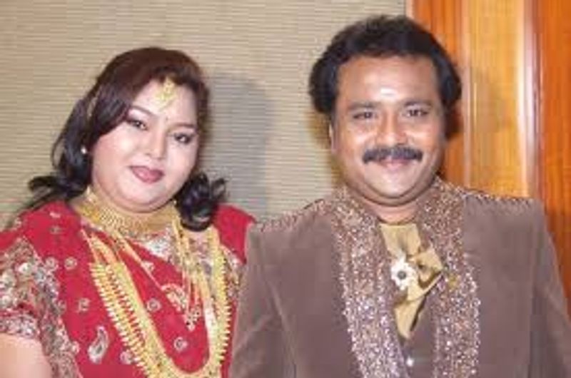 இவர் கடந்த 2009 ஆம் ஆண்டு, காமெடி நடிகர் கணேஷ் என்பவரை காதலித்து திருமணம் செய்து கொண்டார்.