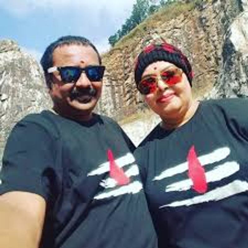 திருமணம் ஆகி 10 வருடங்களுக்கு மேல் ஆகியும், தற்போது வரை இளம் ஜோடிகளாக வலம் வருகிறார்கள்.