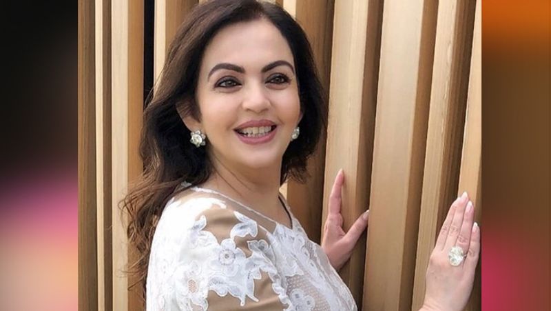 जब नीता से पूछा गया कि आपका वजन घटने के लिए कौन रिस्पॉन्सिबल है। उन्होंने कहा कि कोई और नहीं बल्कि मेरा छोटा बेटा अनंत इसके पीछे की प्रेरणा है। छोटे बेटे ने उन्हें वजन घटाने और फिट रहने में काफी साथ दिया है।