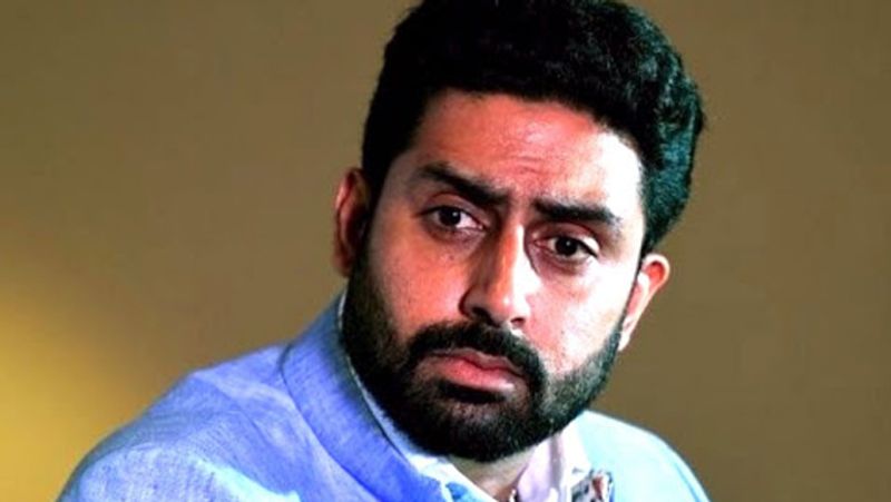 इसके बाद राकेश ओमप्रकाश मेहरा मेरे पापा के साथ फिल्म 'अक्स' बनाने लगे और इसी दौरान मेरी मुलाकात जेपी दत्ता साहब से हुई। जेपी दत्ता उस वक्त फिल्म 'आखिरी मुगल' बनाना चाहते थे और इसके लिए वो नया चेहरा ढूंढ रहे थे। मैं लकी था कि उन्होंने 'आखिरी मुगल' तो नहीं बनाई लेकिन 'रिफ्यूजी' बनाई।