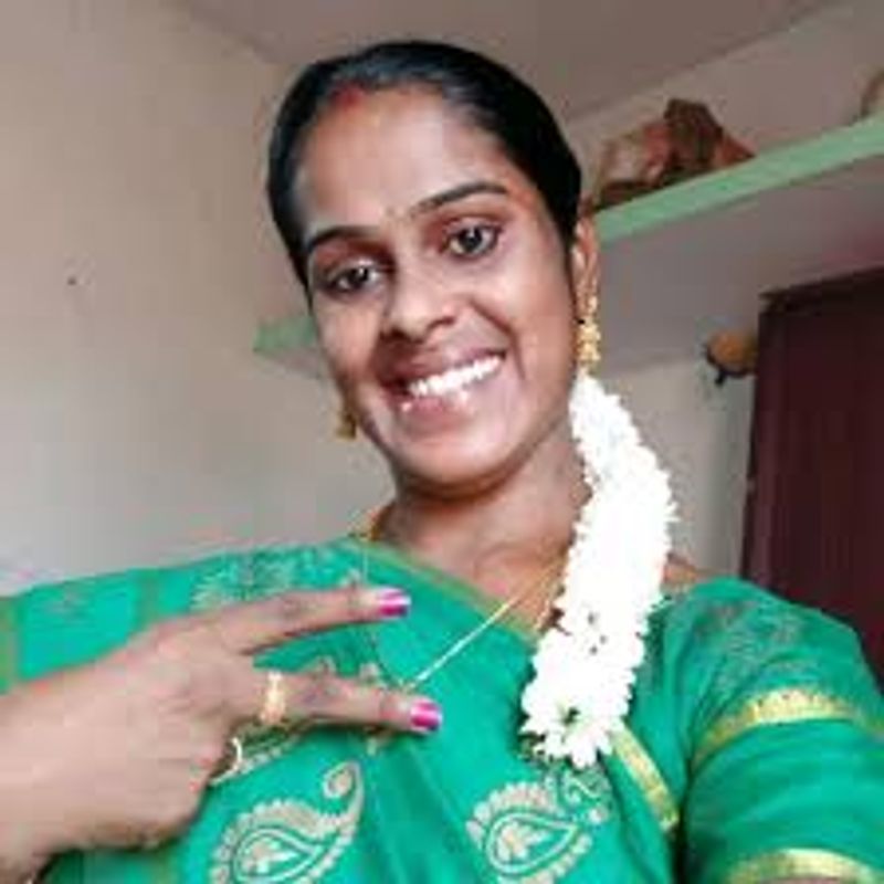 திரையுலகில் தங்களுடைய திறமையை நிரூபிக்க வாய்ப்பு கிடைக்காத பலர், டிக்டாக் போன்ற செயலிகள் மூலம் தங்களுடைய நடிப்பு திறமையை வெளிப்படுத்தி வருகிறார்கள். அந்த வகையில், பிரபலமானவர் தான் ரவுடி பேபி என தன்னை தானே அழைத்து கொள்ளும் சூர்யா.