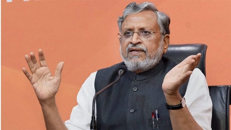 डिप्टी सीएम सुशील मोदी ने बताया कि राज्य और केंद्र सरकार की ओर से बिहार के शहीद जवानों के परिजनों को करीब एक करोड़ रुपये की आर्थिक मदद दी जा रही है। लेकिन, मैं यह कहना चाहता हूं कि शहादत की कोई कीमत नहीं होती है, क्योंकि जो चले गएं वो वापस लौटकर नहीं आ सकते हैं। 