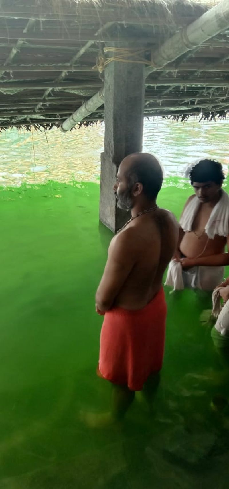 ಗ್ರಹಣ ಕಾಲದಲ್ಲಿ ಪರ್ಯಾಯ ಶ್ರೀಗಳು ಮಧ್ವಸರೋವರದಲ್ಲಿ ನಿಂತ ಜಲಜಪವನ್ನು ನೆರವೇರಿಸಿದರು.