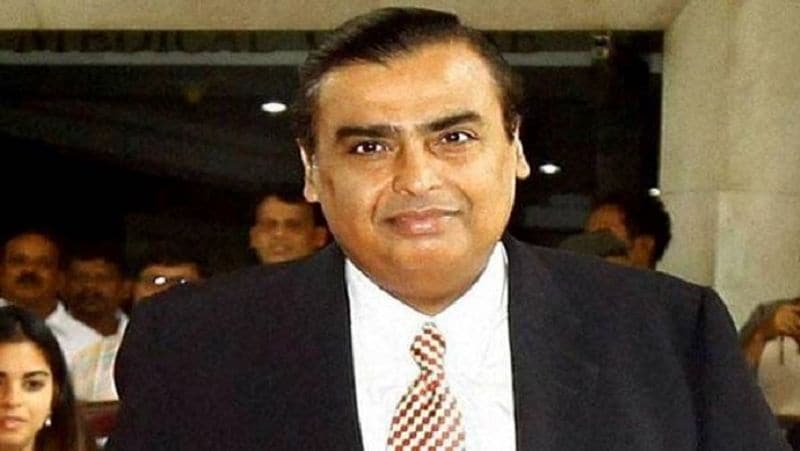 इन्हें छोड़ा पीछे
मुकेश अंबानी ने संपत्ति के मामले में अमेरिका के ओरेकल कॉर्प के लैरी एलिसन और फ्रांस की फ्रैंकोइस बेटेनकोर्ट को पीछे छोड़ दिया है। इसके साथ ही वे दुनिया के टॉप 10 अमीरों की लिस्ट में जगह बनाने वाले एक मात्र शख्स बन गए। अब मुकेश अंबानी दुनिया के 9वें सबसे अमीर बिजनेसमैन हैं।
