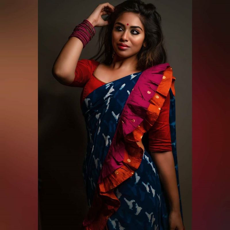 மேலும் பேஷன் ஷோக்களிலும், விளம்பரங்களுக்கு மாடலாகவும் பணியாற்றி வருகிறார். 