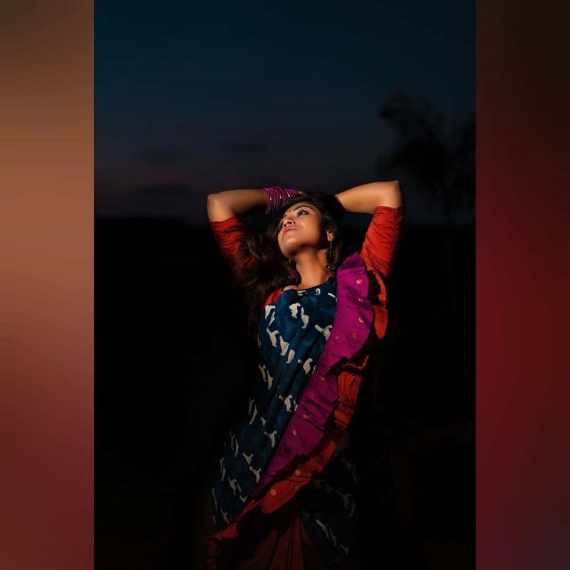 சமீபத்தில் விளம்பரம் பத்திரிக்கை ஒன்றுக்கு கறுப்பு நிற ஹாட் உடையில் இந்துஜா கொடுத்த கலக்கல் போட்டோ ஷூட் சோசியல் மீடியாவில் வைரலாகியது.