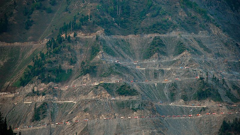देखिए कितना खतरनाक है लेह-लद्दाख रास्ता