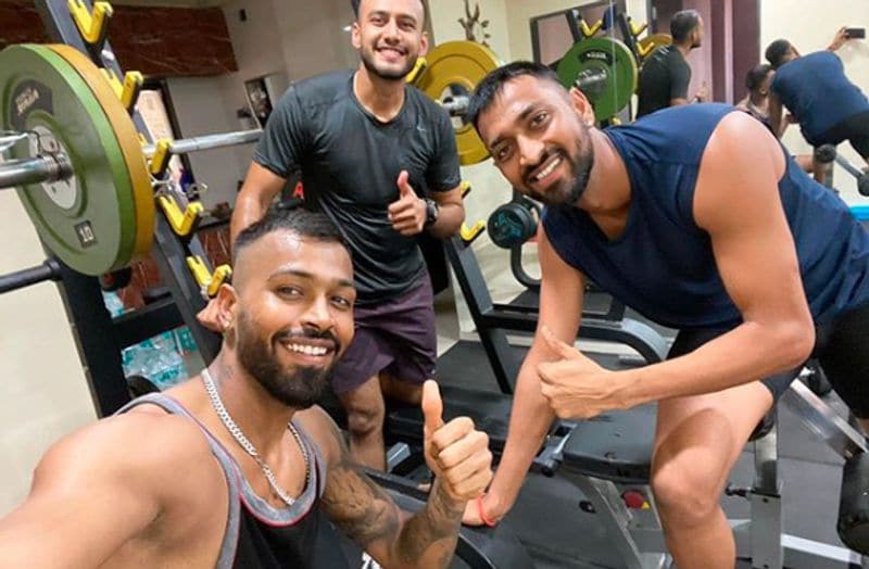 Hardik Pandya s fiance Natasa Stankovic shared bathroom selfie with baby bump