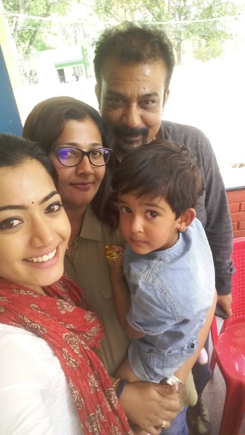 ತಂದೆಯ ಬ್ಯುಸನೆಸ್ನಲ್ಲಿ ತಾವು ಶೇರ್ ಹಾಕಿರುವುದಾಗಿ ಹೇಳಿಕೊಂಡಿದ್ದಾರೆ.ಈ ಮೂಲಕ ಸಿನಿಮಾ ಜೊತೆಗೆ ರಶ್ಮಿಕಾ ಉದ್ಯಮಿ ಕೂಡ ಆಗಿದ್ದಾರೆ.