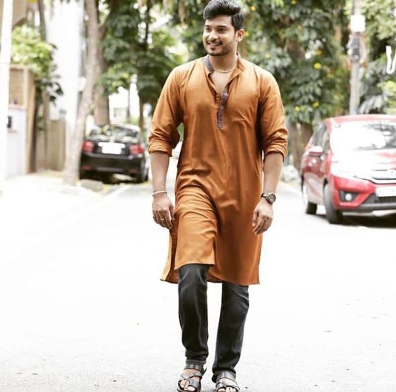 'ಹಾಗಾಗಿ ಚಿತ್ರೀಕರಣಕ್ಕಾಗಿ ಎದುರು ನೋಡುತ್ತಿದ್ದೇನೆ. ಟೈಟಲ್ ರೋಲ್ನಲ್ಲಿ ಮೊದಲ ಬಾರಿಗೆ ಕಾಣಿಸಿಕೊಳ್ಳುತ್ತಿರುವ ಸಂತೋಷ ಇದೆ’ ಎನ್ನುತ್ತಾರೆ ಪ್ರಮೋದ್.
