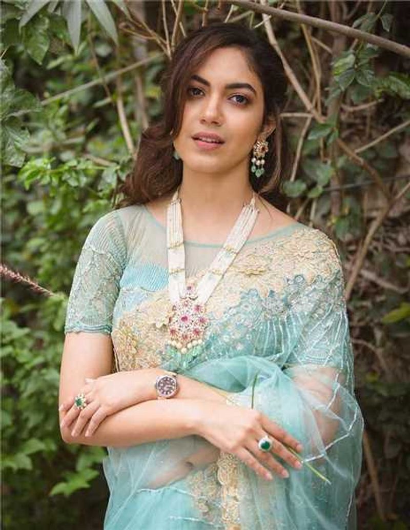 தனது துருவ நட்சத்திரம் படத்தில் நடிக்கவைக்க முடியாமல் போனதால் ரிது வர்மாவை “கண்ணும் கண்ணும் கொள்ளையடித்தால்” படத்தில் நடிக்க வைக்க சிபாரிசு செய்ததே இயக்குநர் கவுதம் மேனன் தான் என்று கூறப்படுகிறது. 