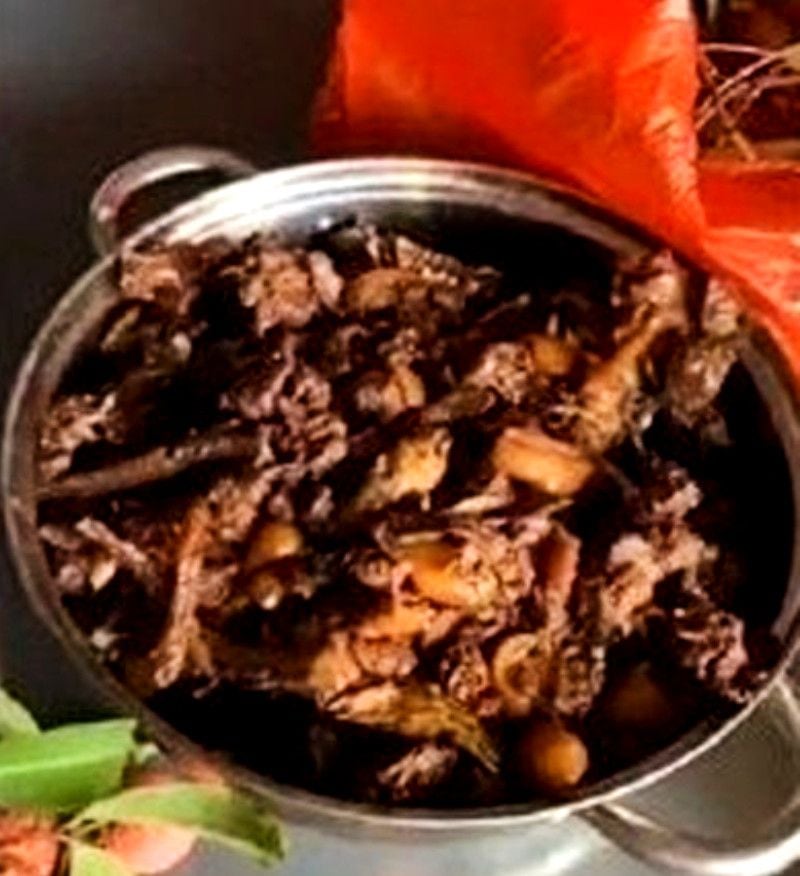 আবার একেবারে রান্না করা কারি অবস্থাতেও পাওয়া যায়।