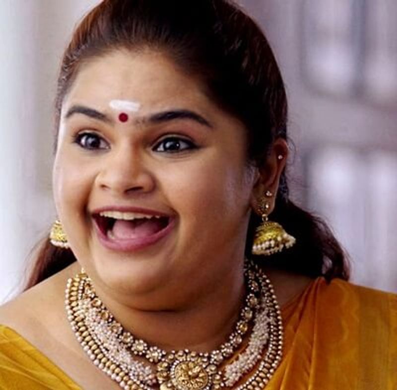 ಗೌತಮ್ ಮೆನನ್ ನಿರ್ದೇಶನದ 'ನೀಥೇನ್ ಎನ್ ಪೊನ್ ವಸಂತಂ' ಚಿತ್ರದ ಮೂಲಕ ತಮಿಳು ಚಿತ್ರರಂಗಕ್ಕೆ ಪಾದಾರ್ಪಣೆ ಮಾಡಿದ ವಿದ್ಯುಲೇಖಾರಾಮನ್. ನಟಿ ಸಮಂತಾಗೆ ಸ್ನೇಹಿತೆಯಾಗಿ ಕಾಣಿಸಿಕೊಂಡಿದ್ದರು.