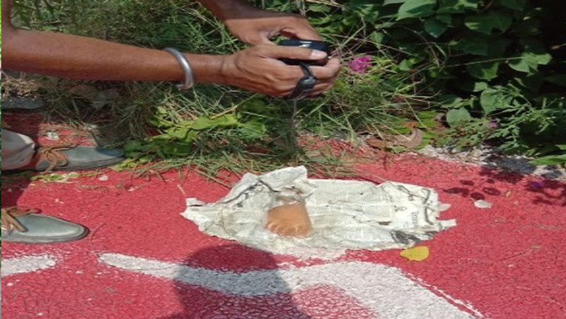 पुलिस पता कर रही है कि कहीं यह पैर कोई मेडिकल स्टूडेंट तो लेकर नहीं जा रहा था।