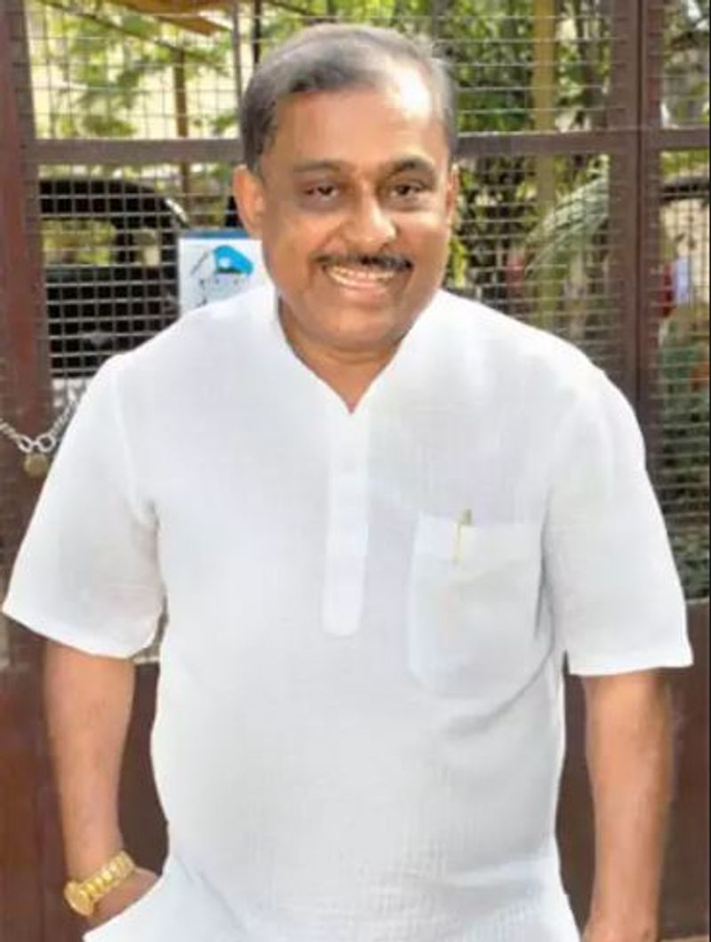 ಈಶ್ವರಿ ಸಂಸ್ಥೆಯ ಕಾಣಿಕೆಯಾದ ಕನಸುಗಾರ ವಿ.ರವಿಚಂದ್ರನ್ ಅಭಿನಯದ, ಹಂಸಲೇಖ ಅವರ ಸಂಗೀತ ನಿರ್ದೇಶನದಲ್ಲಿ ಮೂಡಿಬಂದ ಪ್ರೇಮಲೋಕ ಚಿತ್ರದ ಹಾಡುಗಳು ಕನ್ನಡ ಸಿನಿಮಾ ಮತ್ತು ಹಾಡುಗಳ ಬಗೆಗಿದ್ದ ದೃಷ್ಠಿಕೋನವನ್ನೇ ಬದಲಿಸಿದ್ದು ಈಗ ಇತಿಹಾಸ .ಭಕ್ತಿ ,ಪ್ರೀತಿ,ವಿರಹ,ಪೋಲಿ ಹೀಗೆ ನಾನಾಬಗೆಯ ಹಾಡುಗಳನ್ನು ರಚಿಸಿ ,ಸಂಯೋಜಿಸಿದ ಕನ್ನಡ ಹೆಮ್ಮೆಯ ಪ್ರತಿಭೆ ಹಂಸಲೇಖ ಅವರು.