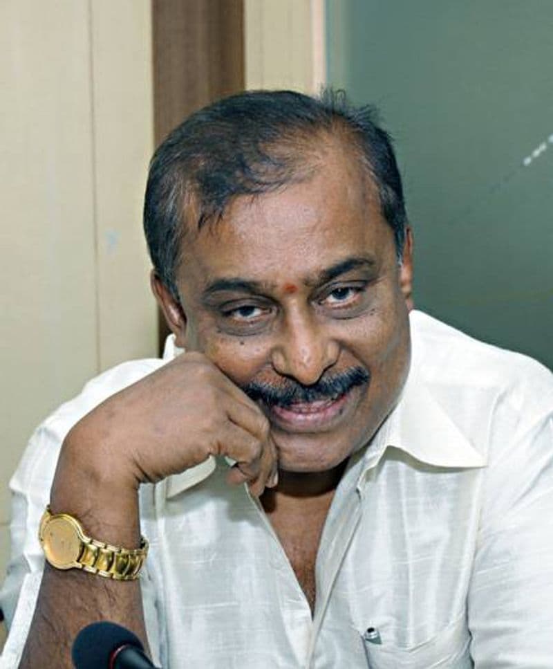 ಸಾಹಸಸಿಂಹ ಡಾ ವಿಷ್ಣುವರ್ಧನ್ - ಹಂಸಲೇಖಮಲಯಮಾರುತ, ದಿಗ್ಗಜರು,ಪರ್ವ ಹೀಗೆ ಸಾಲುಸಾಲು ವಿಷ್ಣುವರ್ಧನ್ ಅವರ ಚಿತ್ರಗಳಿಗೆ ಹಂಸಲೇಖ ಅವರು ಸಂಗೀತ ನಿರ್ದೇಶನ ಮಾಡಿದ್ದಾರೆ ಮಾಡಿದ ಎಲ್ಲಾ ಹಾಡುಗಳು ಹಿಟ್ ಲಿಸ್ಟ್ ನಲ್ಲಿರುವುದು ವಿಶೇಷ.
