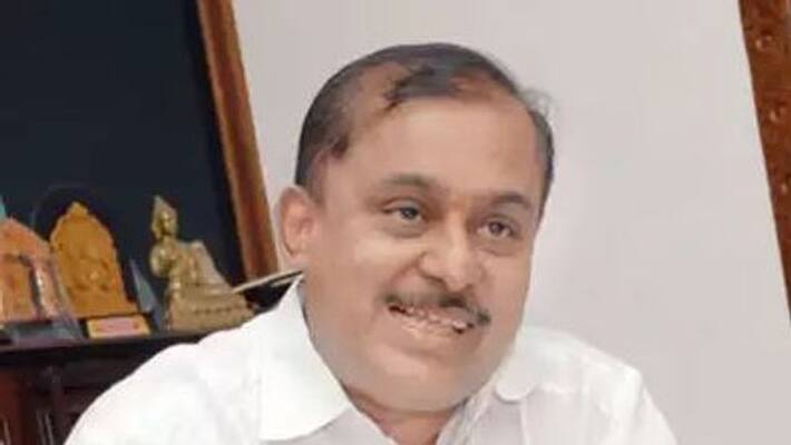 Bengaluru VV students holds protest for supporting musician hamsalekha snr Bengaluru VV students holds protest for supporting musician hamsalekha snr