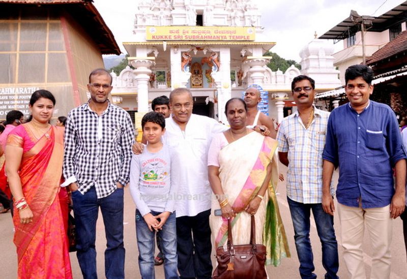 ಕಾಶಿನಾಥ್ - ಹಂಸಲೇಖನಟ , ನಿರ್ದೇಶಕ ಕಾಶಿನಾಥ್ ಅವರ ಜೊತೆಗೆ ಕೂಡ ಹಂಸಲೇಖ ಅವರು ಮಾಡಿರುವುದು ಕೆಲವೇ ಸಿನಿಮಾಗಳು ಅವೆಲ್ಲವೂ ಯಶಸ್ವಿಯಾಗಿ ಹಾಡುಗಳು ಕೂಡ ಕೂಡ ಜನರ ಮನಸ್ಸಿನಲ್ಲಿ ಉಳಿದುಕೊಂಡಿದೆ.