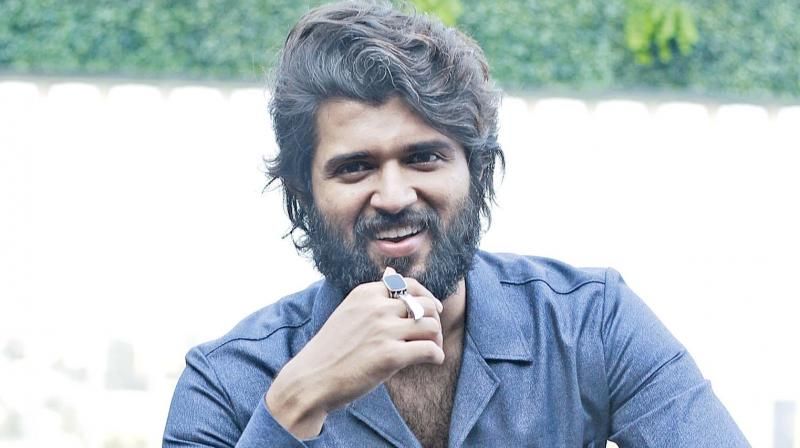 தமிழில் கூட நடிகையர் திலகம், நோட்டா போன்ற படங்களில் நடித்து தமிழ் ரசிகைகளின் மனதிலும் ஹேண்ட்ஸம் ஹீரோவாக இடம் பிடித்தார். 