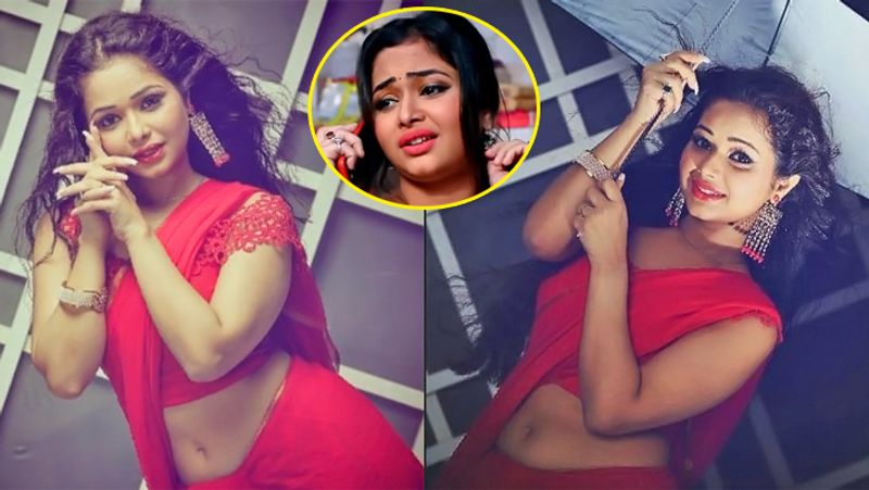 बिहार के समस्तीपुर की रहने वाली स्नेह को संगीत का माहौल उनके घर में ही मिला। उनके पिता की संगीत में गहरी रुचि थी। स्नेह जब महज 4 साल की थीं, तभी उन्होंने अरूण पोद्दार से संगीत की शिक्षा हासिल करना शुरू कर दी थी। 