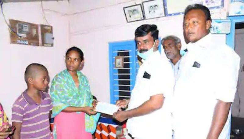 Vijay fans donate money to Palani's family