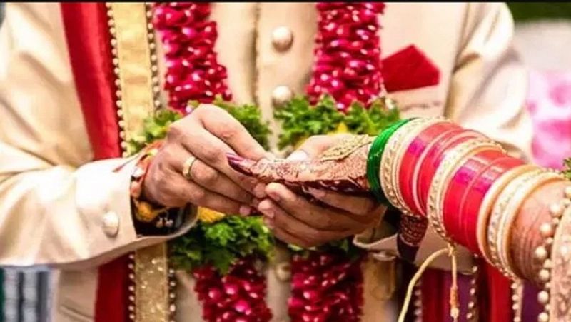 Due to lockout, wedding date has extended, girl boy came home and married in temple ASA