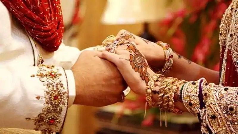 Due to lockout, wedding date has extended, girl boy came home and married in temple ASA