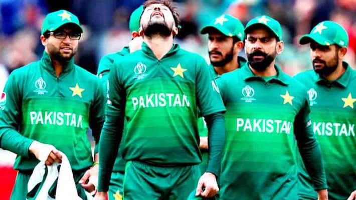 Pakistan s 10 cricketer found corona positive selected for english tour Pakistan s 10 cricketer found corona positive selected for english tour