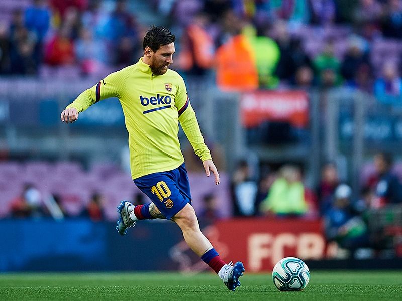 Lionel Messi decided to stay at FC Barcelona for another season spb