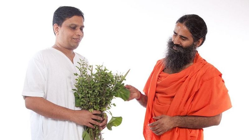 बनाया आयुर्वेदिक रिसर्च सेंटर
बाबा रामदेव ने हरिद्वार में एक आयुर्वेदिक रिसर्च सेंटर भी बनाया। इसका उद्घाटन 3 मई, 2017 को प्रधानमंत्री नरेंद्र मोदी ने किया था। राजनेताओं से करीबी संपर्कों का बाबा रामदेव को काफी फायदा मिला। इन्हें व्यवसाय में कई तरह की सुविधाएं तो मिलीं ही, आयुर्वेदिक दवाइयों के बाजार के बड़े हिस्से पर इनका प्रभाव जम गया।
