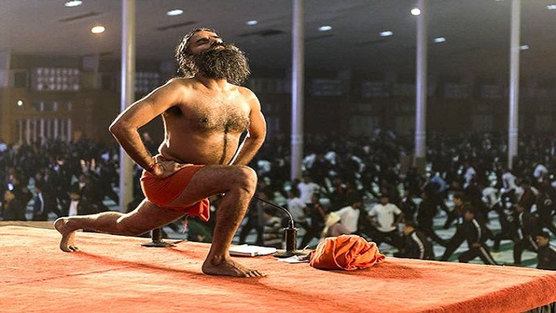 पतंजलि की ब्रांड वैल्यू अरबों में
कभी साइकिल पर घूम कर च्यवनप्राश बेचने वाले बाबा रामदेव की कंपनी पतंजलि की ब्रांड वैल्यू आज अरबों रुपए की हो चुकी है। आज रामदेव के पास देश के हर बड़े शहर में अपने ठिकाने तो हैं ही, विदेशों में भी काफी प्रॉपर्टी है। 2015-16 में पंतजलि आयुर्वेद की कमाई 5 हजार करोड़ पार कर चुकी थी। पतंजलि आयुर्वेद के देश के कई राज्यो में प्लान्ट हैं। यह कंपनी फूड पार्क भी बना रही है। असम के तेजपुर में इन्होंने 180 एकड़ से भी ज्यादा जमीन सरकार से ली है। वहां उन्होंने हजारों करोड़ की लागत से मेगा फूड पार्क बनाया है। आज रामदेव हेलिकॉप्टर से यात्रा करते हैं। उनके पास विदेशी ब्रांड की बुलेटप्रूफ कारों का काफिला है। 