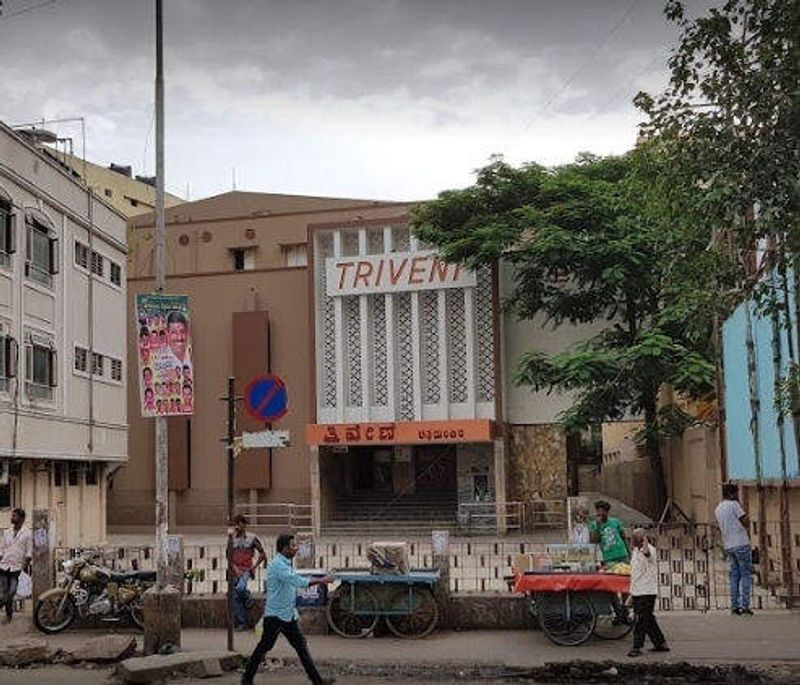 ಸಿನಿಮಾಗಳ ಬಿಡುಗಡೆಯಿಲ್ಲದೆ ,ಜನರ ಕೂಗು,ಜೈಕಾರ,ಶಿಳ್ಳೆ,ಚಪ್ಪಾಳೆ ಹೀಗೆ ನಾನಾರೀತಿಯಿಂದ ಸದಾ ಸಂಭ್ರಮಿಸುತ್ತಿದ್ದ ಚಿತ್ರಮಂದಿರಗಳು ಇಂದು ಸೂತಕ ವಾತಾವರಣದಲ್ಲಿ ಕಂಗಾಲಾಗಿವೆ.