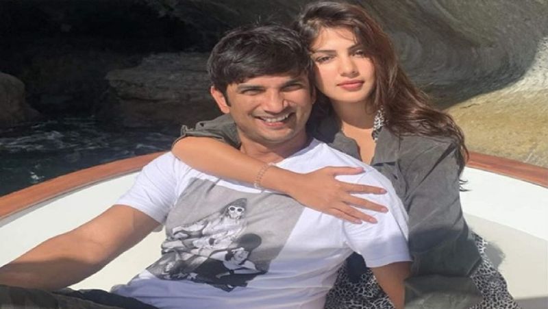 সুশান্তের বান্ধবী রিয়া চক্রবর্তীর নাম উঠতেই, তিনি জানান রিয়াকে চেনেন না। কারণ অঙ্কিতার কথাই তিনি সবটা জানেন। আর কারোর বিষয়েই তিনি জানেন না।