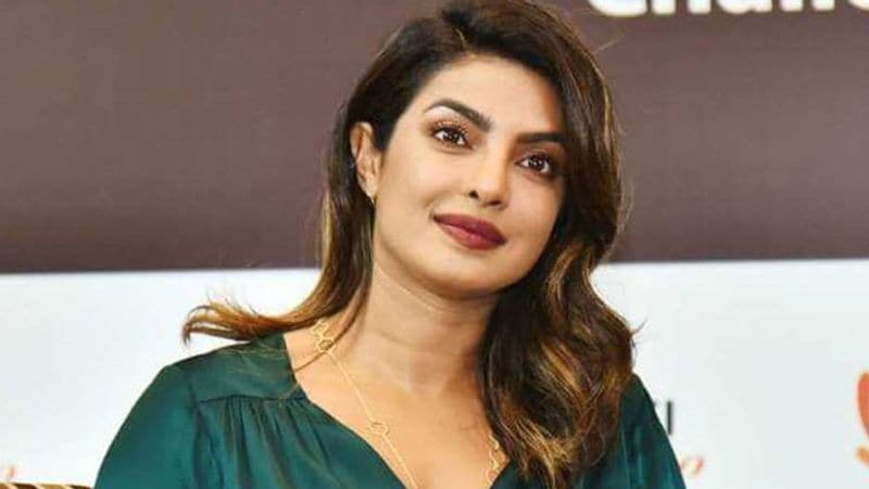 অবাক হয়েছিলেন প্রিয়ঙ্কা, কারণ হিসেবে তাঁকে জানানো হয় প্রযোজকের পছন্দ অন্য কাউকে। তাই তিনি বর্তমানে বাদ, অনেক অনুরোধ করেছিলেন সেদিন প্রিয়ঙ্কা, মেলেনি কোনও ফল।