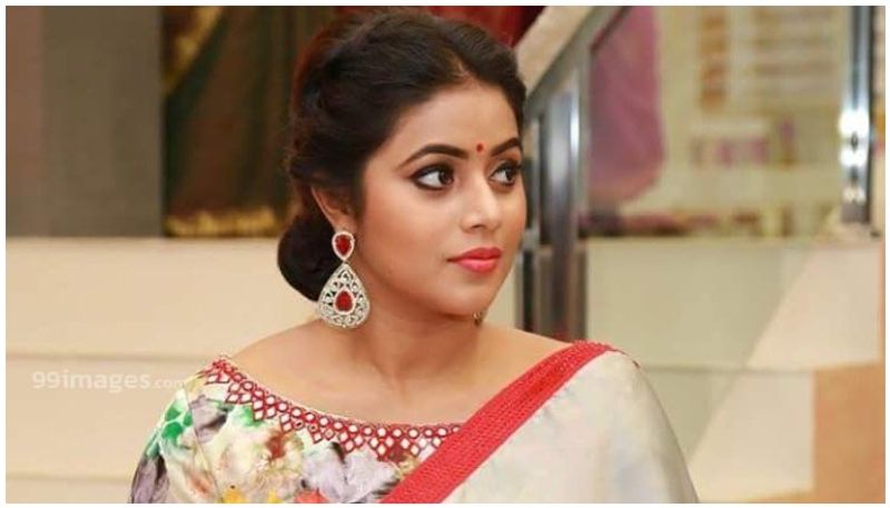 ನಟಿ ಕಾಸಿಮ್ತಂದೆ ಪೊಲೀಸರಿಗೆ ದೂರು ನೀಡಿದ ನಂತರ ಈ ಪ್ರಕರಣ ಬೆಳಕಿಗೆ ಬಂದಿದೆ.