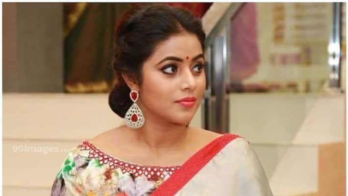 Shamna Kasim says when they asked money they began doubting and checked cctv visuals Shamna Kasim says when they asked money they began doubting and checked cctv visuals