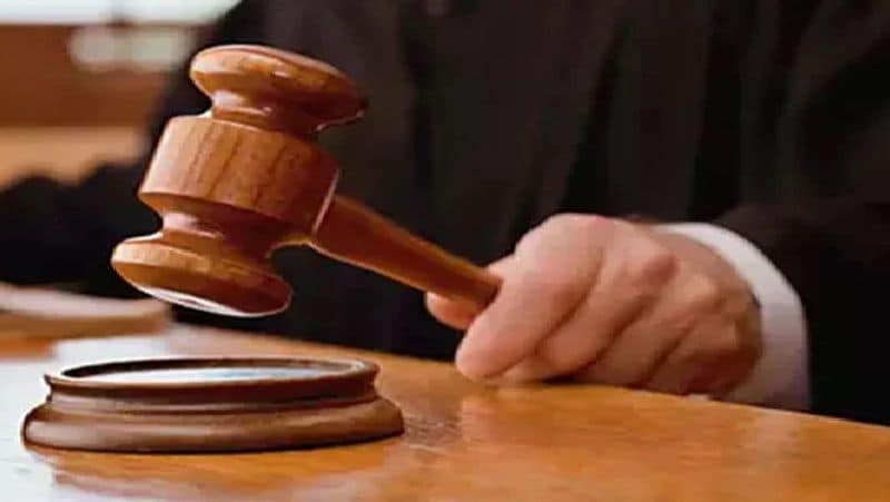 ஆனால் இந்த வழக்கில் தொடர்புடைய போலீசாருக்கு அதிக பட்ச தண்டனை வழங்க வேண்டும் என தொடர்ந்து பிரபலங்கள், அரசியல் வாதிகள், விளையாட்டு வீரர்கள், மற்றும் மக்கள் என அனைவரும் அறிவுறுத்தி வருகிறார்கள்.