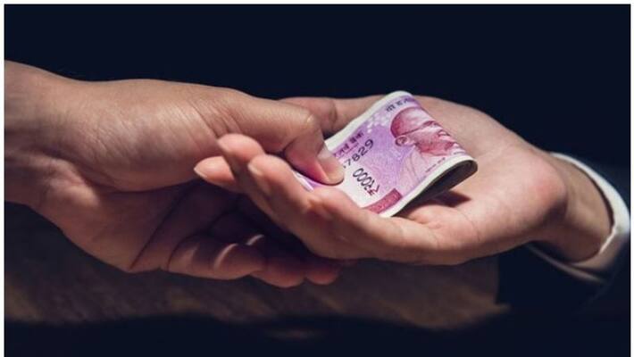 public servant caught during accept bribe idukki devikulam public servant caught during accept bribe idukki devikulam